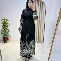 ALMARWAH DESENLİ SİYAH ELBİSE