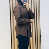 HEQA YIRTMAÇ DETAYLI GÖMLEK KAHVE