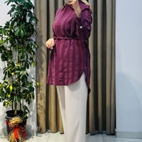 HİLAY SOHO ÖZEL TAŞ AKSESUARLI ÇİZGİLİ GÖMLEK  MÜRDÜM