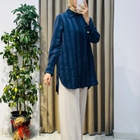 HİLAY SOHO ÖZEL TAŞ AKSESUARLI ÇİZGİLİ GÖMLEK  LACİVERT