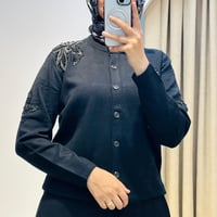TIĞ TRİKO ÇİÇEK APLİKELİ HIRKA SİYAH