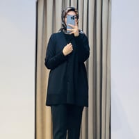 TIĞ TRİKO ETEĞİ SİMLİ ÖNDEN DÜĞMELİ RAYON HIRKA SİYAH