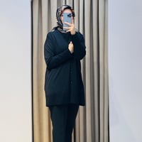 TIĞ TRİKO ETEĞİ SİMLİ ÖNDEN DÜĞMELİ RAYON HIRKA SİYAH