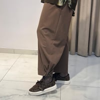 YUSUF ÖZDEMİR PAÇALARI KAPSÜL DETAY PANTOLON KAHVERENGİ