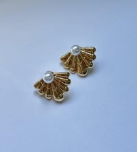İNCİ DETAYLI GOLD KÜPE 