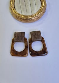 AHŞAP DETAYLI KARE KÜPE 