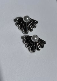 İNCİ DETAYLI SİLVER KÜPE