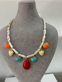 CHARM DETAYLI BAROK İNCİ KOLYE