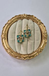 MİNELİ HALKA KÜPE 