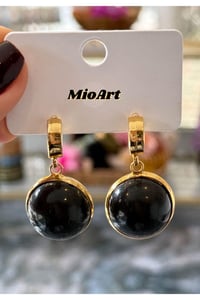 Akrilik Top Yuvarlak Şık Sallantılı Kadın Küpe