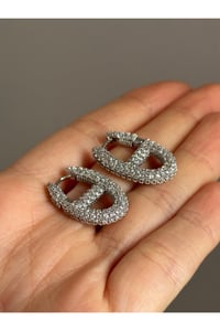 Beyaz Taşlı Tasarım Rodyum Gümüş Küpe