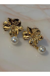 Daisy Kadın Çiçek İnci Detaylı Sallantılı Küpe