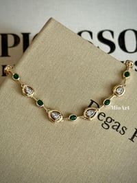 Damla Kesim Yeşil Taşlı Gold Bileklik