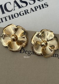 Gold Çiçek Tasarım Küpe
