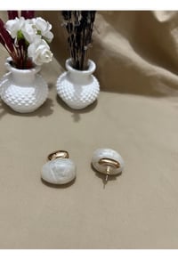 Gold Detaylı Doğal Taş Görünümlü Lüx Küpe