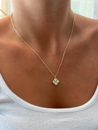 Gold Yonca Kolye