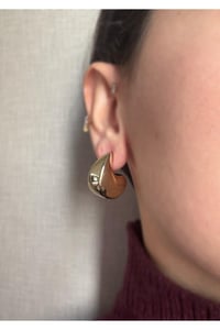 Kadın Bombeli Yarım Halka Küpe