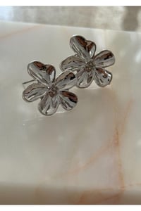 Kadın Flora Taşlı Çiçek Küpe