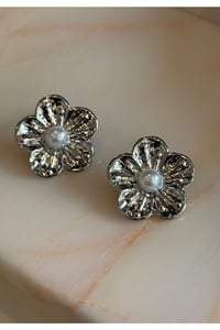 Kadın Flora Taşlı Çiçek Küpe