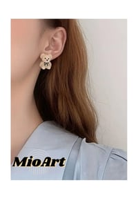 Kadın Vip Seri Minimal Ayıcık Model Özel Tasarım Marka Küpe Seti