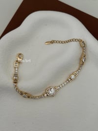 Kalp Su Yolu Taşlı Gold Bileklik