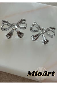 Ortası Taşlı Lüx Fiyonk Küpe