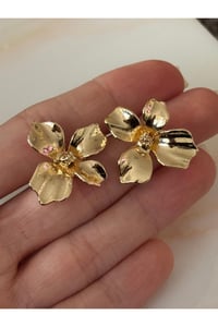 Parlak Tiger Lily Çiçek Küpe