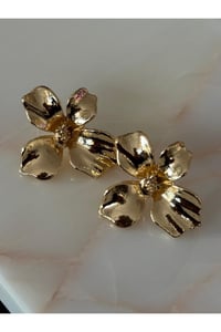 Parlak Tiger Lily Çiçek Küpe