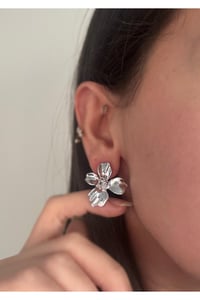Parlak Tiger Lily Çiçek Küpe