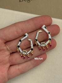 Pembe Taşlı Tasarım Sallantılı Küpe