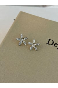 Premium İnci Detay Yonca Küpe