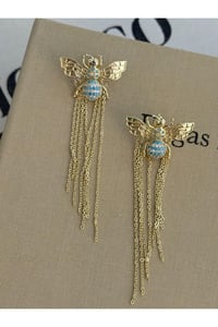 Sallantılı Mavi Taşlı Arı Küpe
