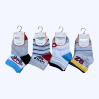 araba-temali-erkek-bebe-soket-33f650.jpg