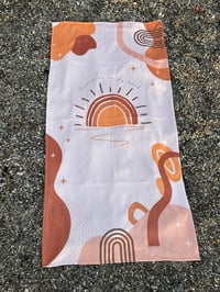 Bohem Güneş Desenli Premium Baskılı Plaj Havlusu – Kahve Turuncu Minimal Yazlık Deniz Havlusu 75x150 cm