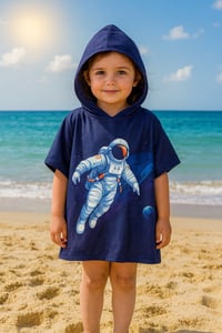 Çocuk Panço Plaj Havlusu – Astronot Desenli Kapüşonlu, Hızlı Kuruyan, Yumuşak Dokulu Deniz & Havuz Havlusu