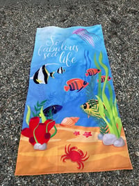Deniz Altı Dünyası Desenli Premium Baskılı  Plaj Havlusu – Renkli Balıklı Yazlık Deniz Havlusu 75x150 cm