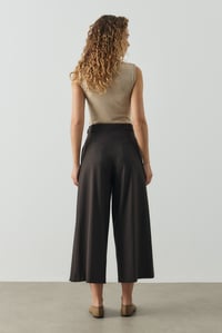 Acı Kahve Üç Düğme Detaylı Crop Pantolon