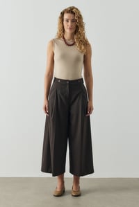 Acı Kahve Üç Düğme Detaylı Crop Pantolon