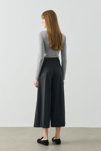 Antrasit Üç Düğme Detaylı Crop Pantolon