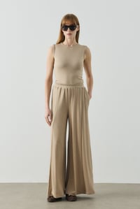 Bej Basic Bol Paça Dökümlü Pantolon