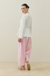 Beyaz Bel Formlu Minimal Bluz