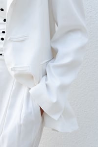 Beyaz Çift Bağlama Detaylı Blazer Takım