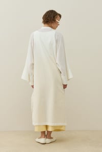 Beyaz Hakim Yaka Uzun Vual Kimono