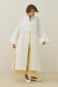 Beyaz Hakim Yaka Uzun Vual Kimono