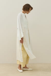 Beyaz Hakim Yaka Uzun Vual Kimono