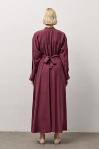 Bordo Dökümlü Pile Kuşaklı Elbise