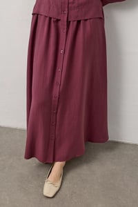 Bordo Dökümlü Pile Kuşaklı Elbise