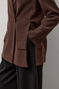 Kahverengi Yırtmaç Detaylı Kapak Cepli Blazer Ceket