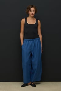 Saks Mavisi Kesik Detaylı Crop Barrel Keten Pantolon