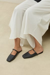 Siyah Bel Formlu Minimal Bluz